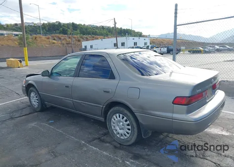 1997 Toyota Camry Le z USA, uszkodzony, nr VIN 4T1BG22K7VU096803
